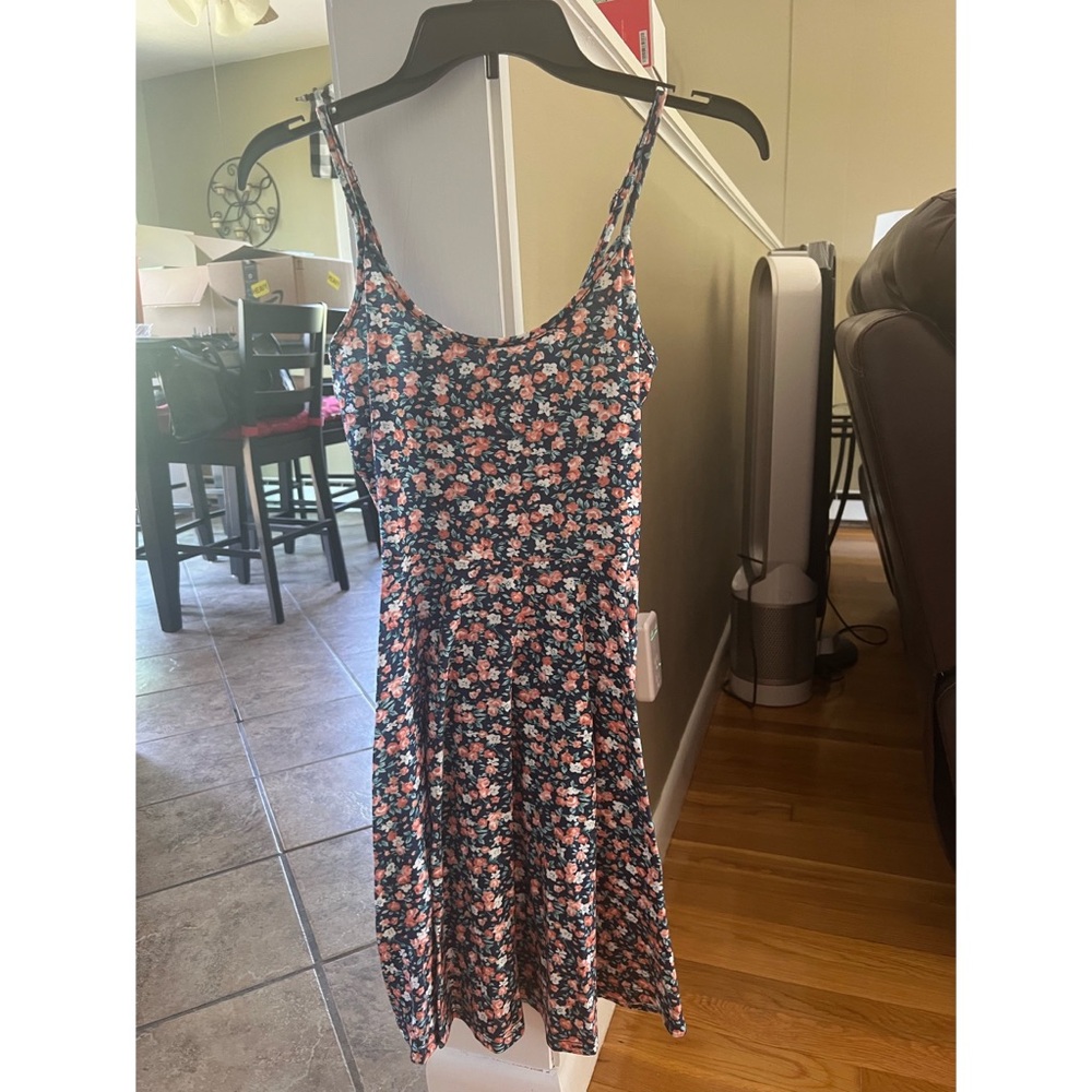 Dress - Picture 4 of 10